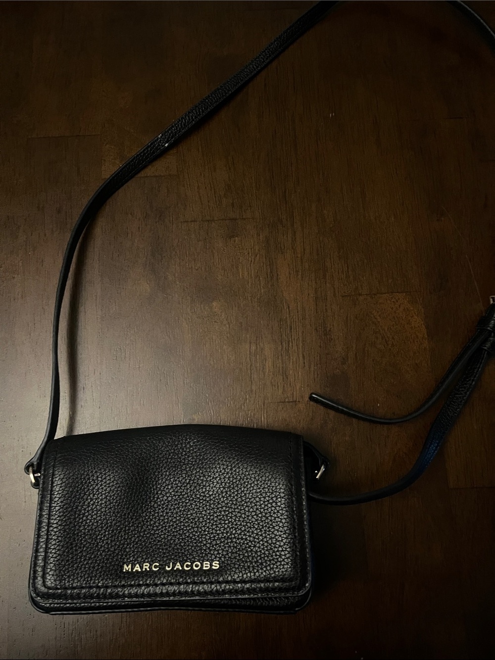 Marc Jacobs Black Pebbled Leather Wristlet Crossbody Wallet with Gold Logo - Picture 4 of 6